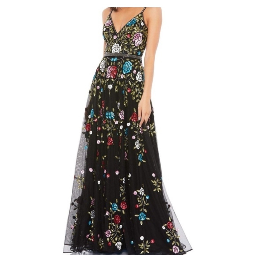 Mac Duggal. Embellished Floral Sequin Gown.
Size 10. Worn once.